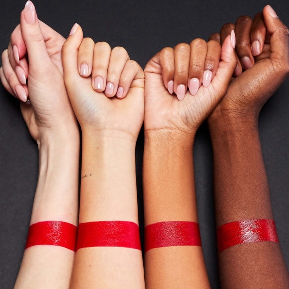 Xtra Sauce Longwear Vinyl Liquid Lipstick - Color: Original Recipe - true red - Picture 6 of 9